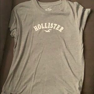 Hollister shirt size medium never worn.